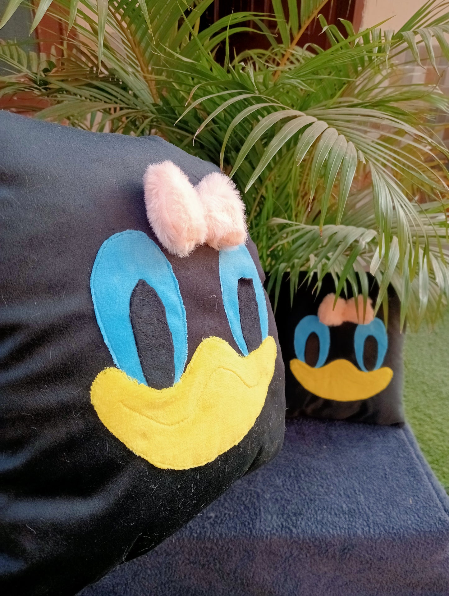 DONALD DUCK CUSHION